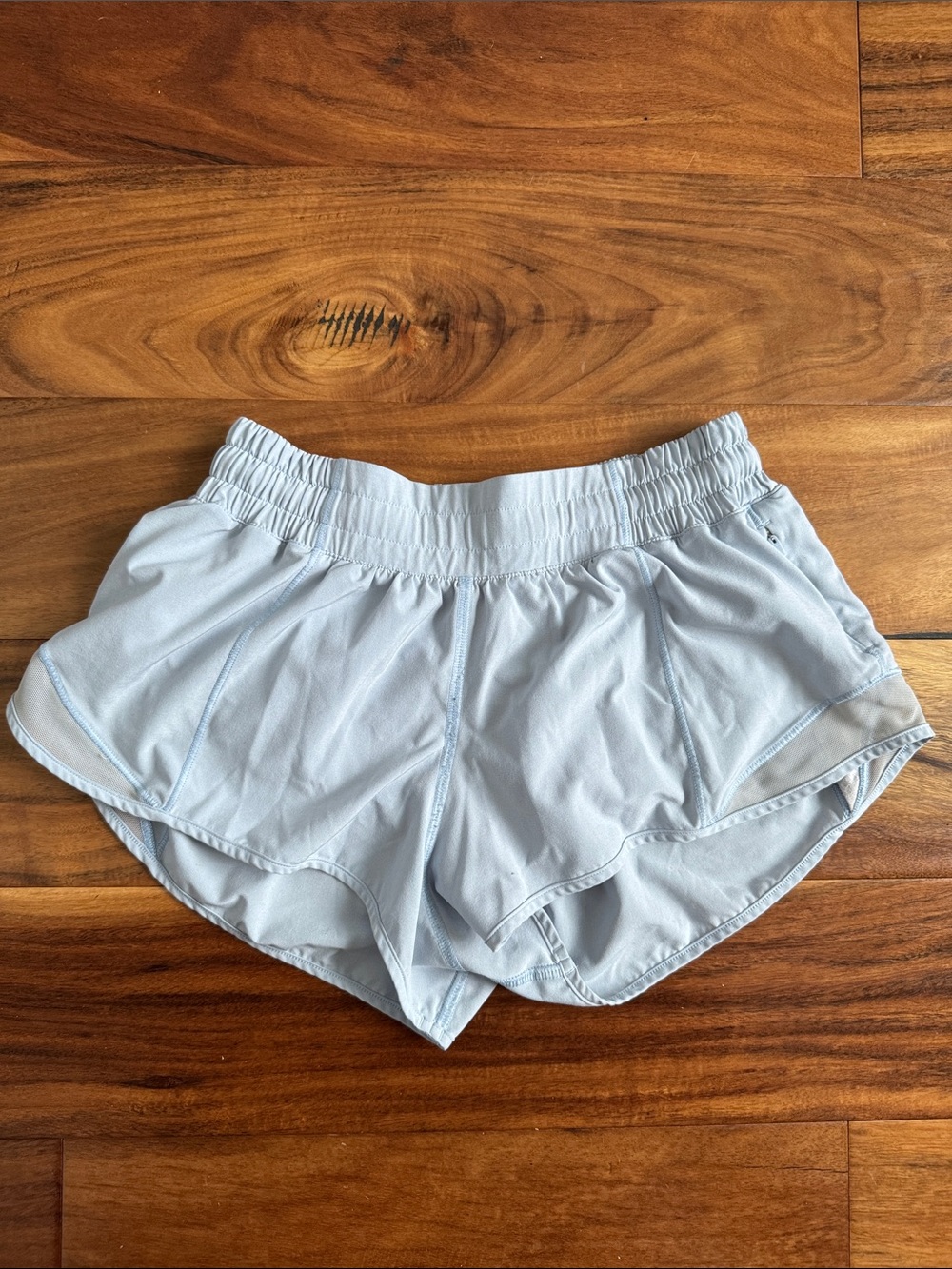 Lululemon Daydream Blue Hotty Hot Low-Rise Short 2.5" Size 4